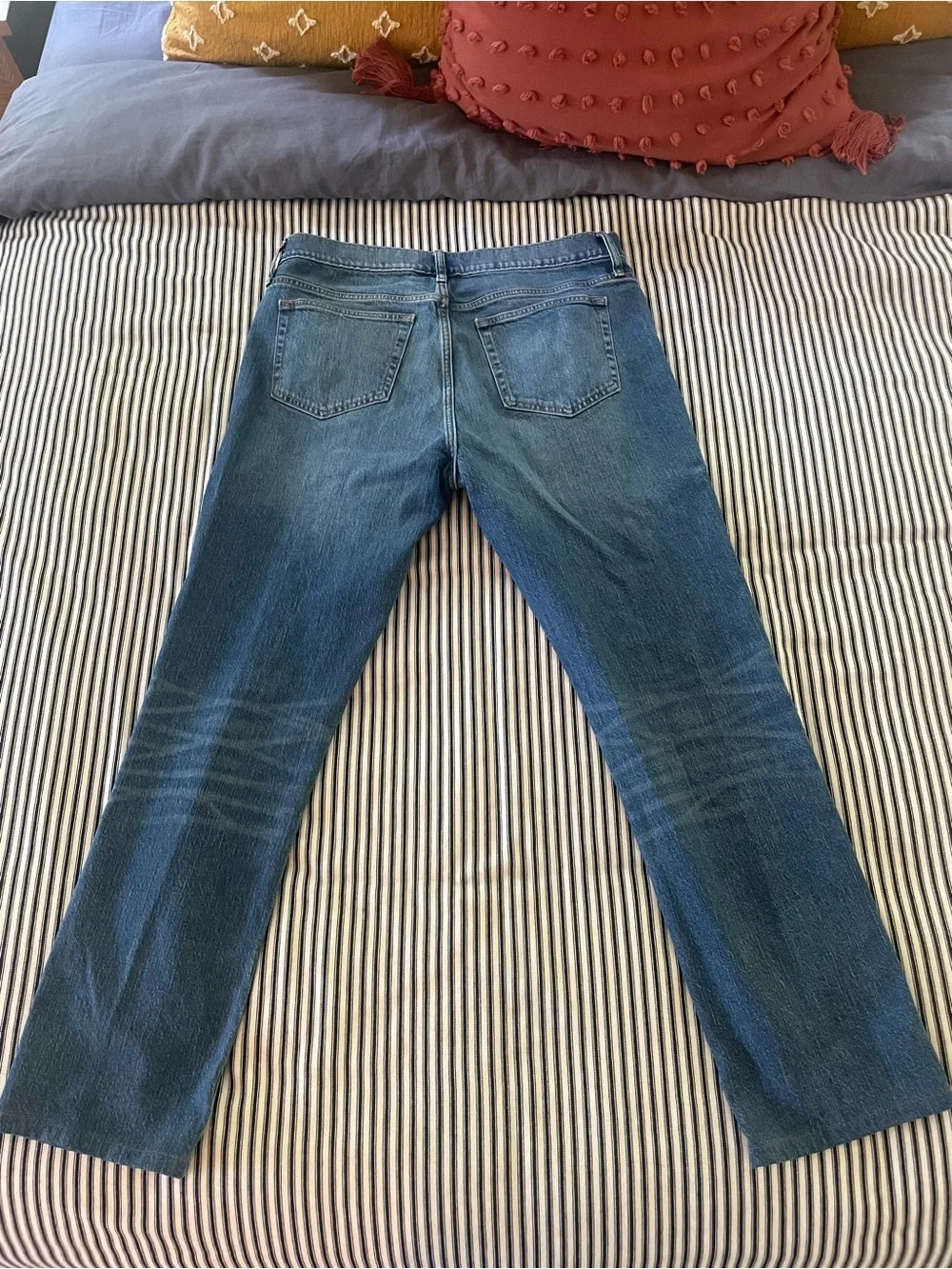 J. Crew Men’s Straight-Leg Jeans in Classic Blue Wash 34x28.